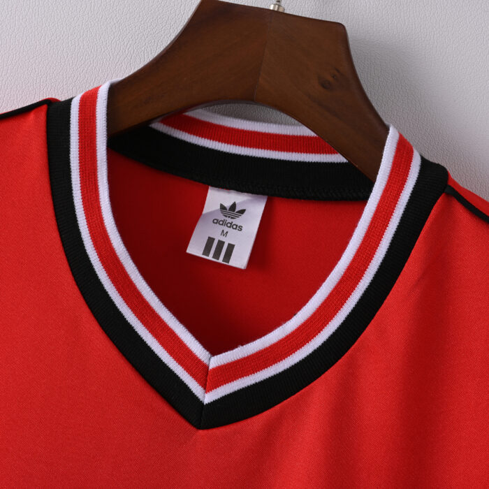 Manchester United Retro  Jersey – Home Season 1985 - Image 2