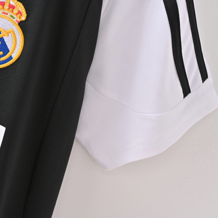 Real Madrid Retro Jersey – Away Season 01/02 - Image 4
