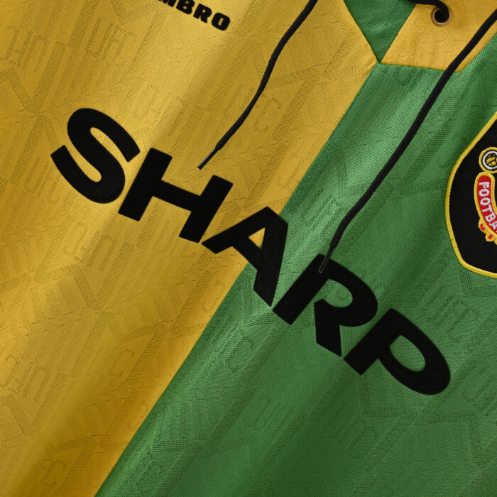 Manchester United Retro Jersey – Third Season 92/94 - Image 4