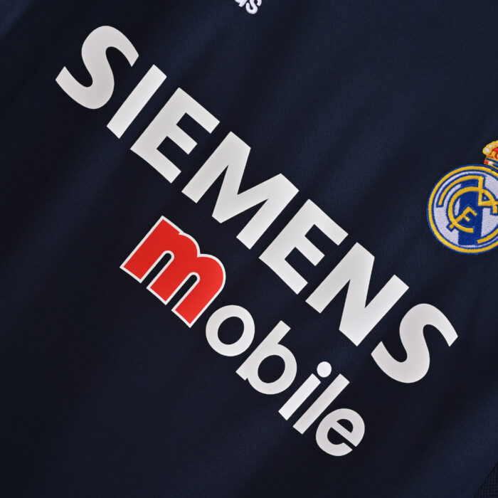 Real Madrid Retro Jersey – Away Season 04/05 - Image 4