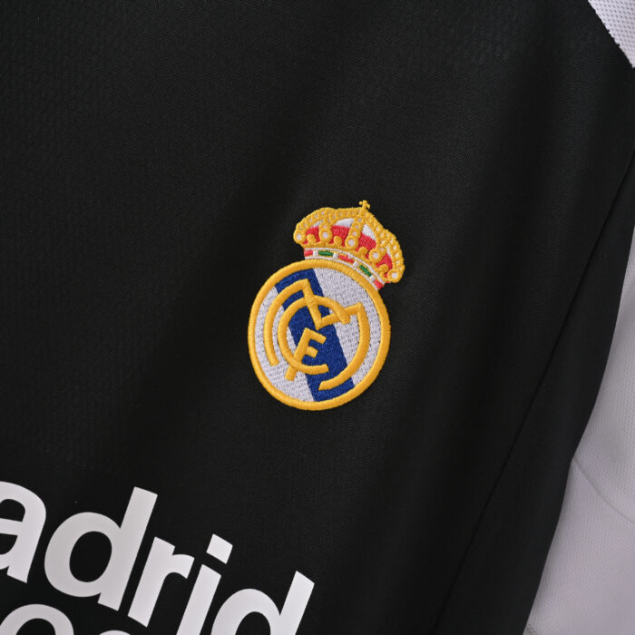 Real Madrid Retro Jersey – Away Season 01/02 - Image 11